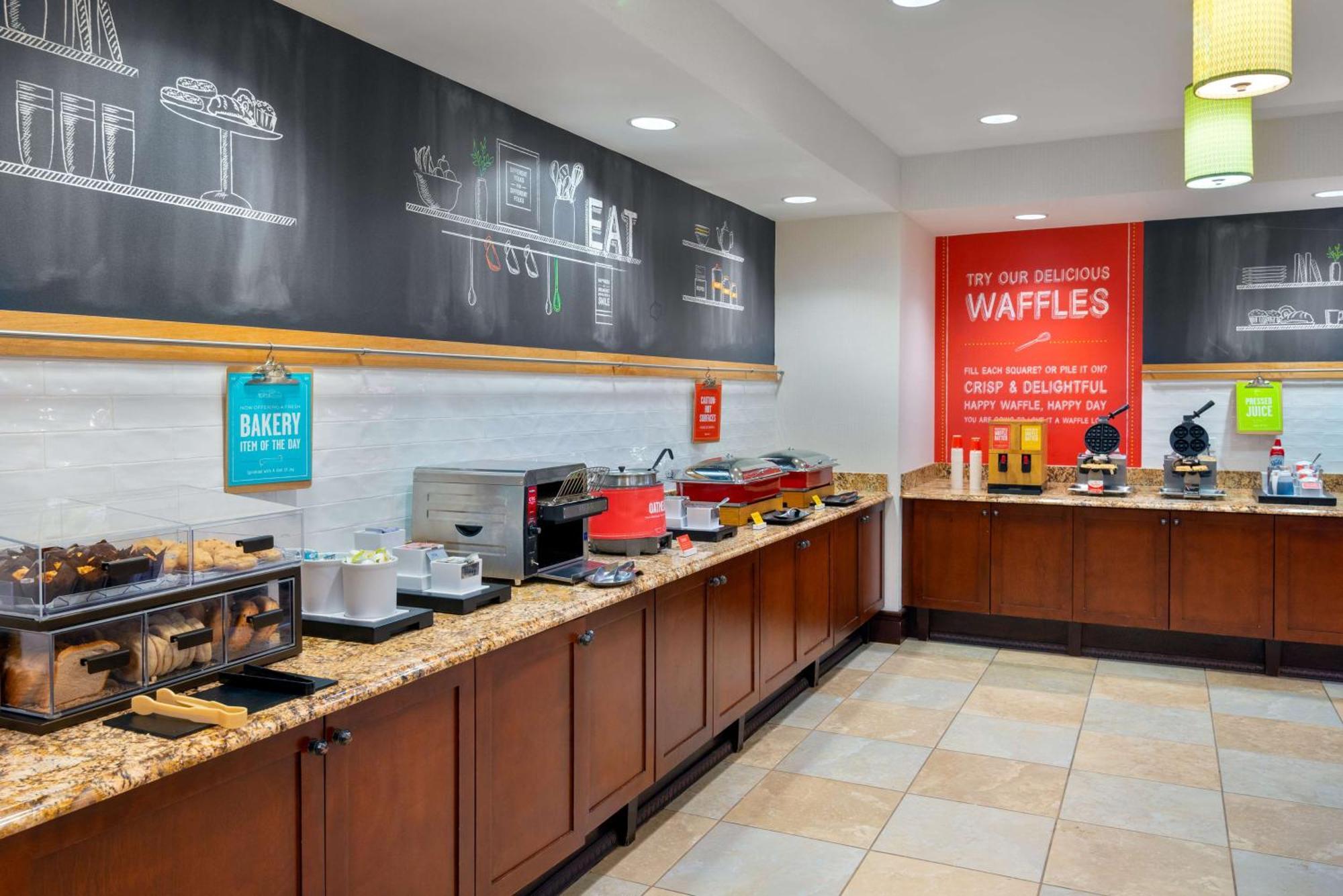 哈特福德/法明顿汉普顿套房酒店 外观 照片